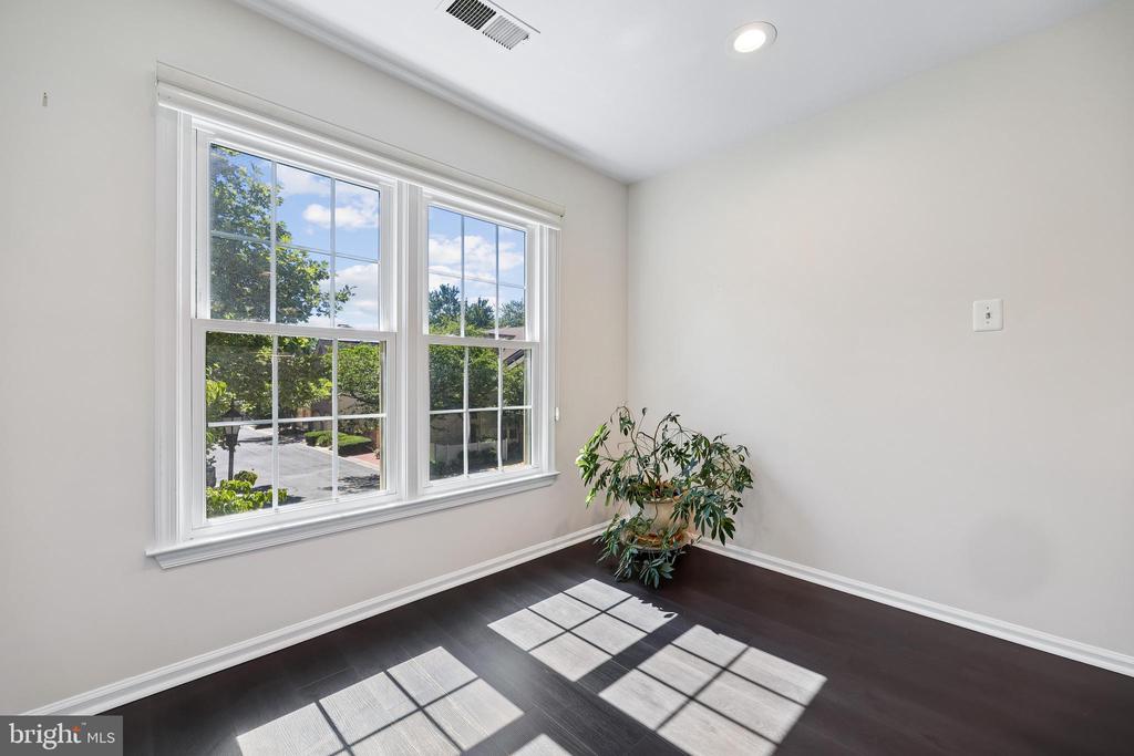 5823 LINDEN SQUARE COURT 52