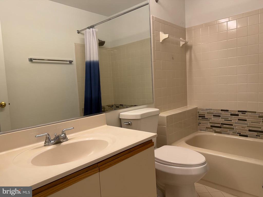 5911 BARBADOS PLACE Unit: 202