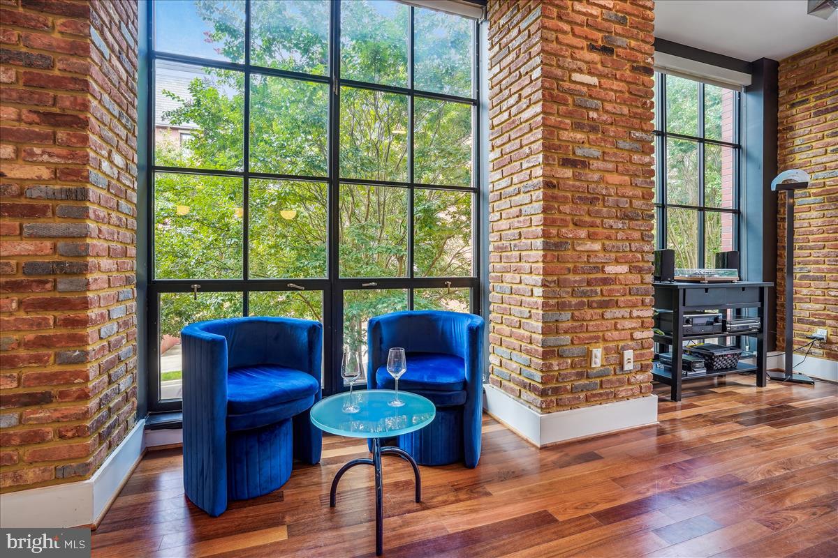 1615 N Queen St #M301