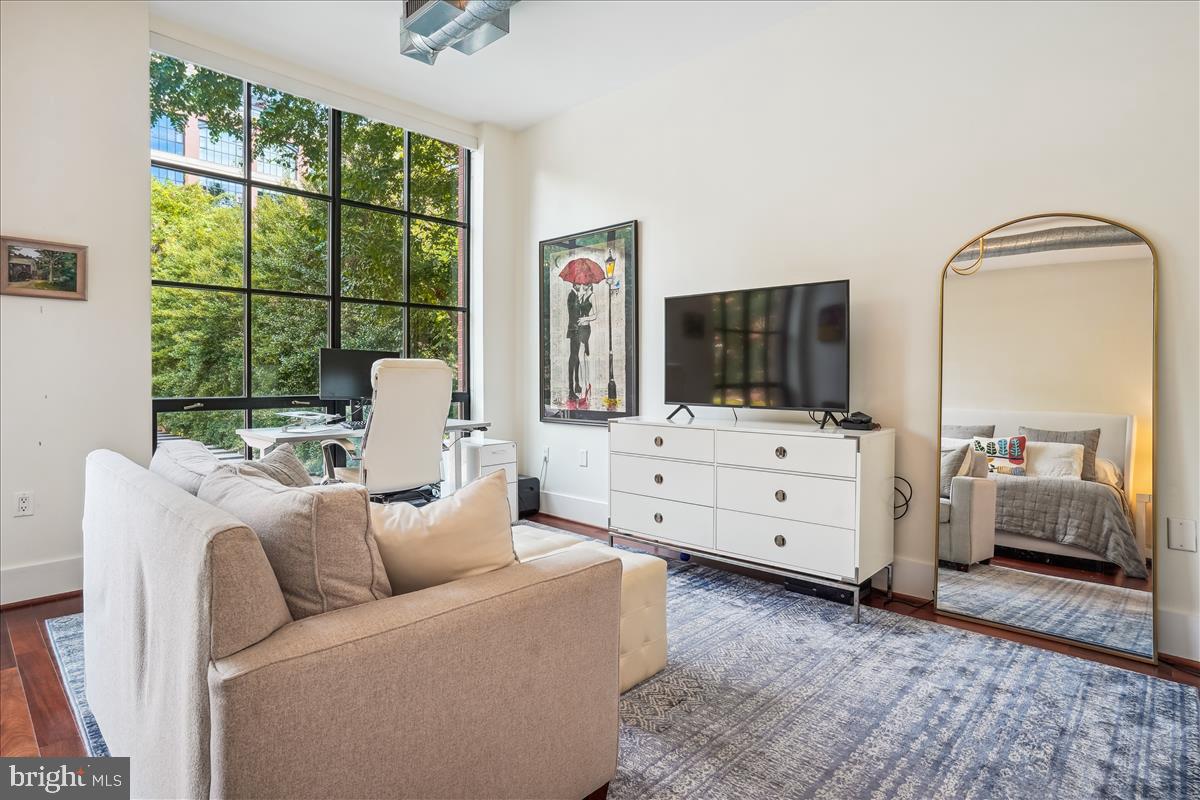 1615 N Queen St #M301