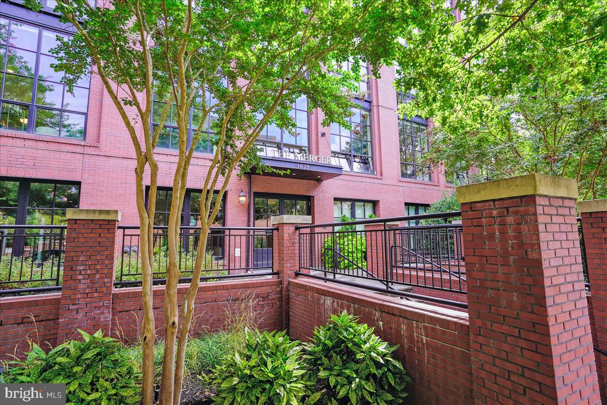 1615 N Queen St #M301