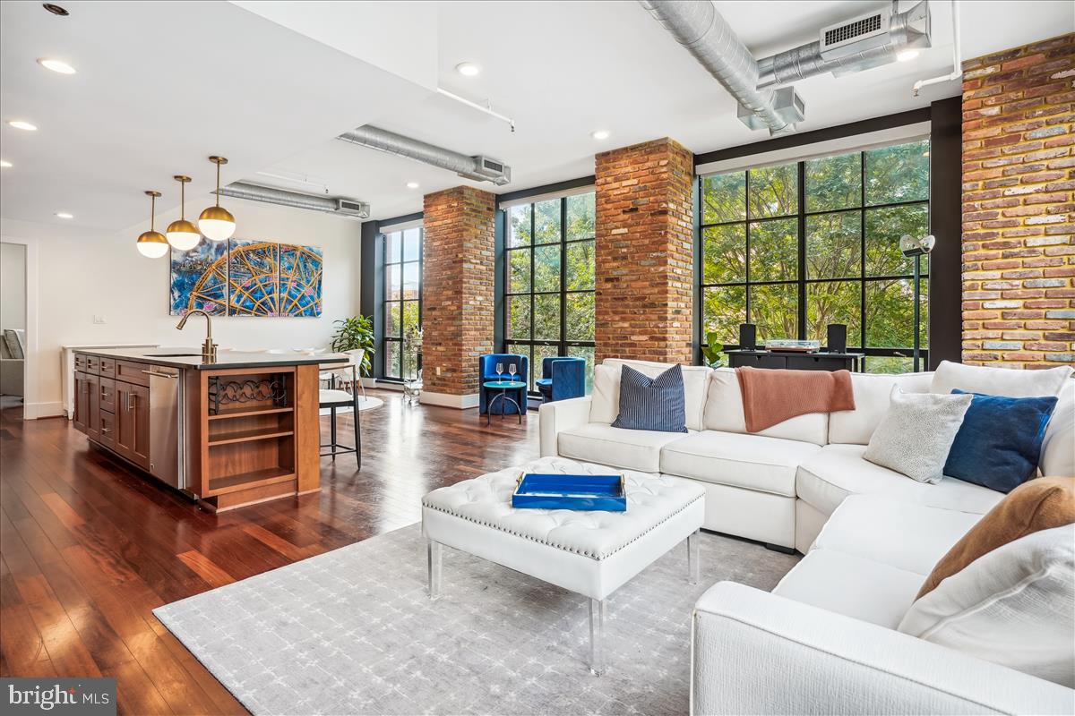 1615 N Queen St #M301