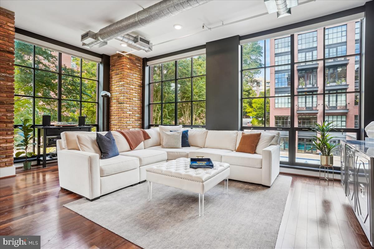 1615 N Queen St #M301