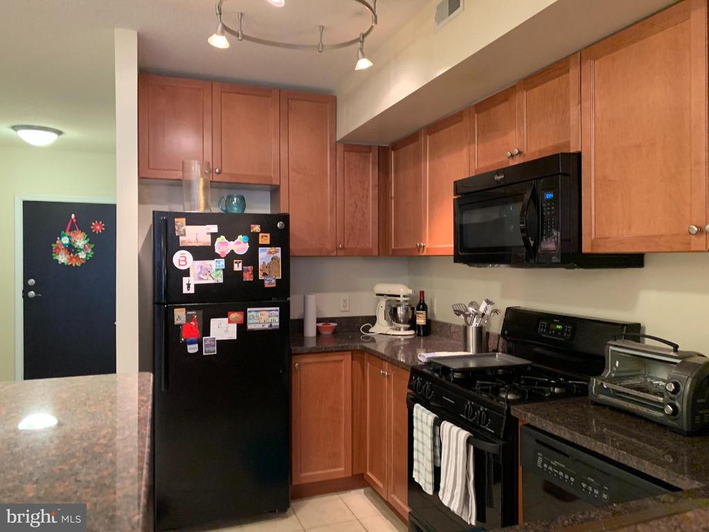 851 N GLEBE ROAD 810