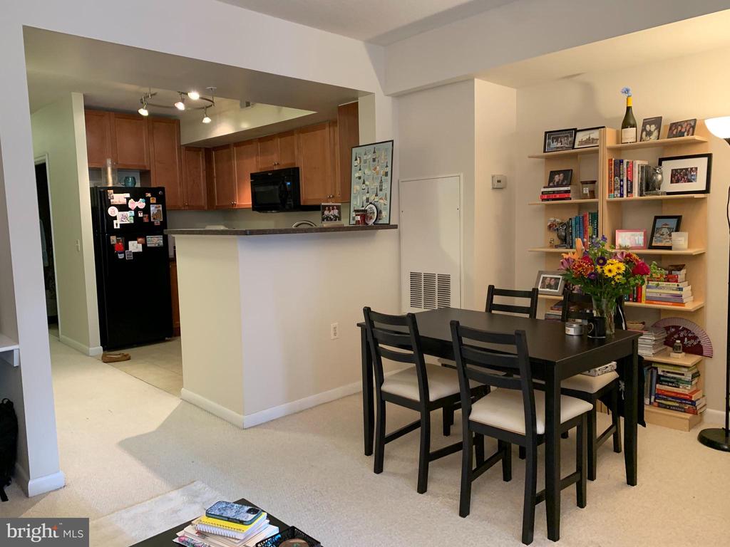 851 N GLEBE ROAD 810
