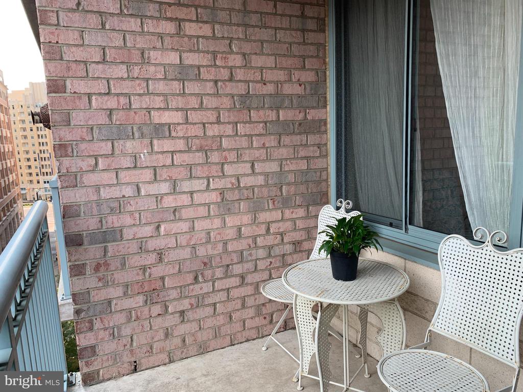 851 N GLEBE ROAD 810