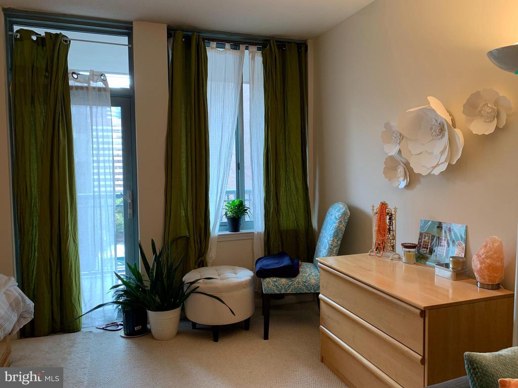851 N GLEBE ROAD 810