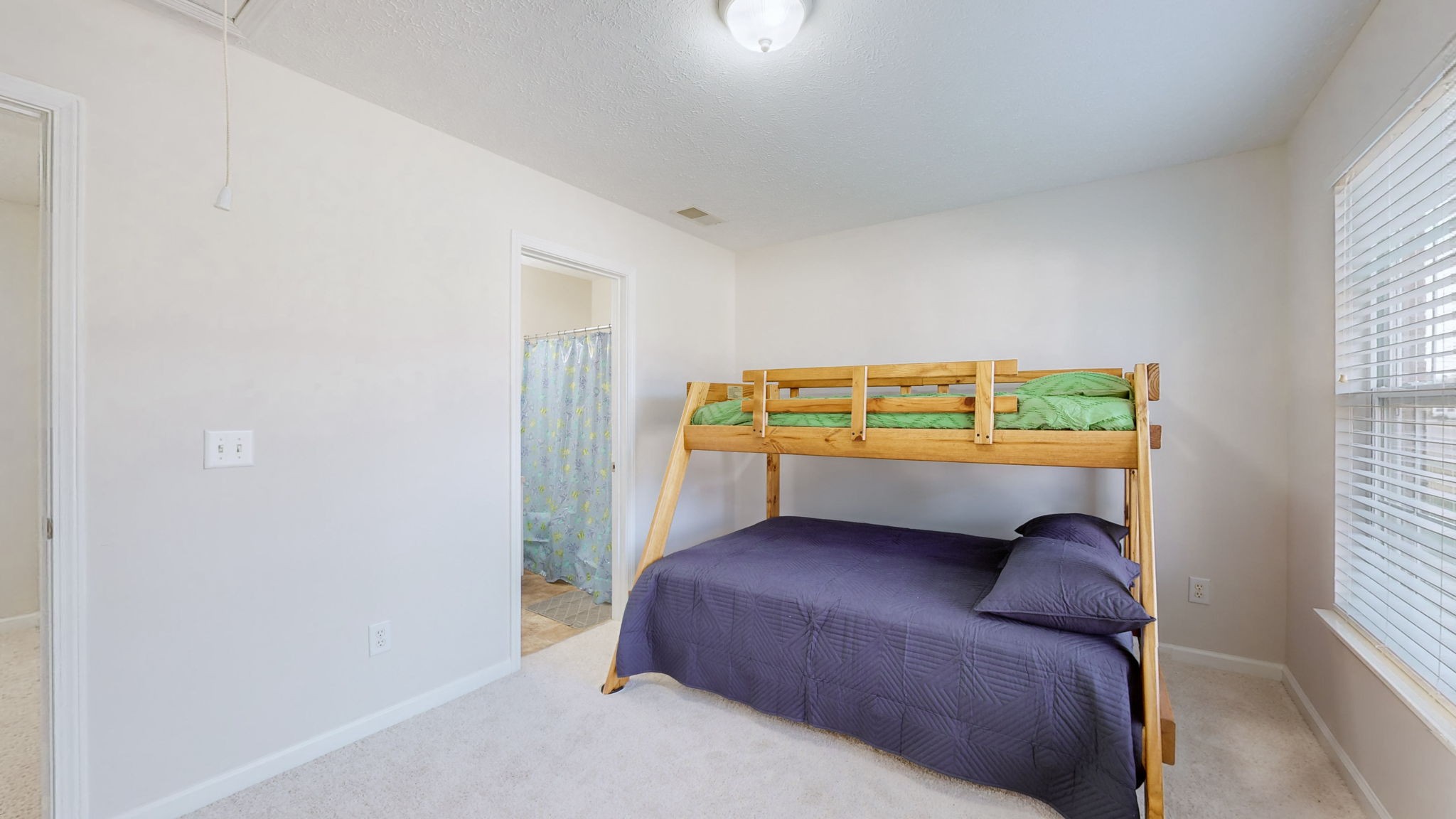 939 Seven Oaks Blvd
