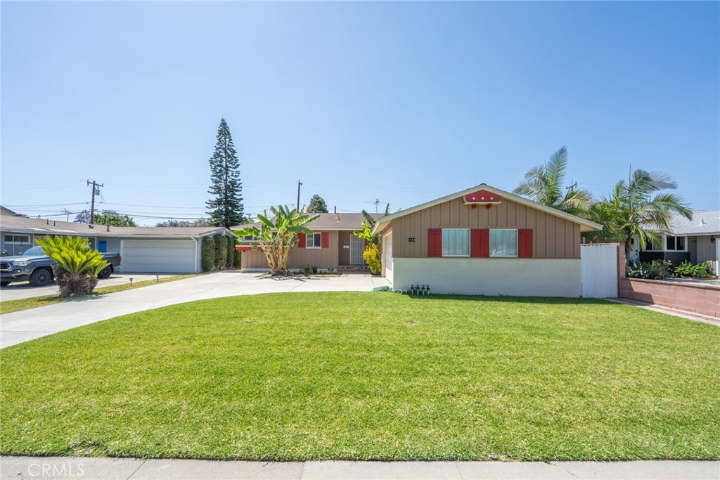 1534 W Edithia