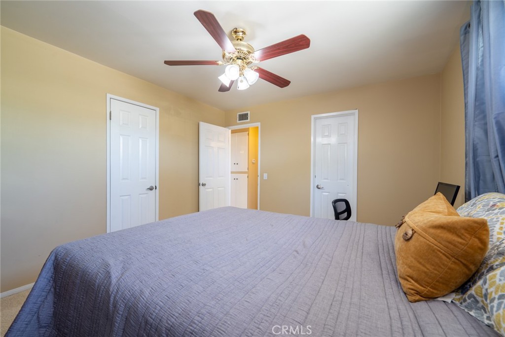1534 W Edithia