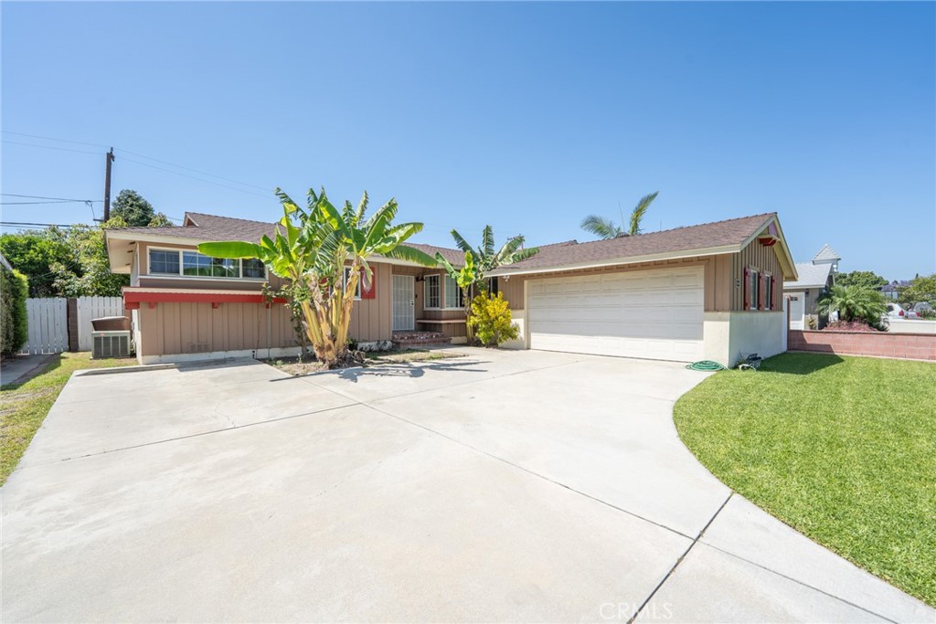 1534 W Edithia