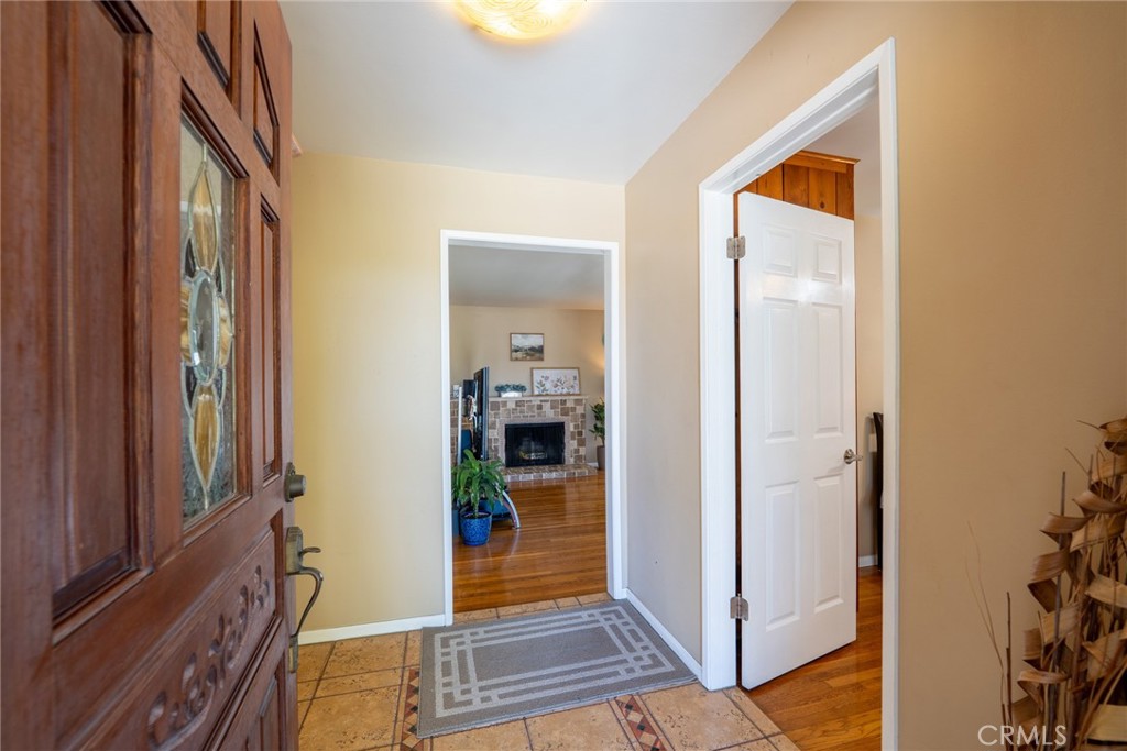 1534 W Edithia