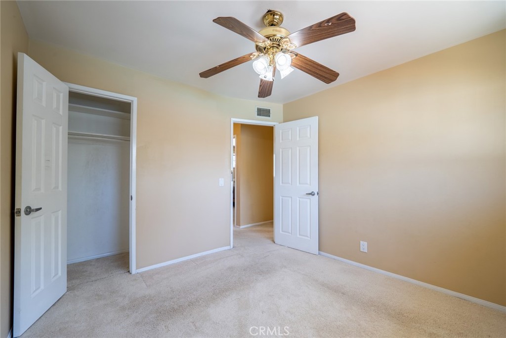 1534 W Edithia