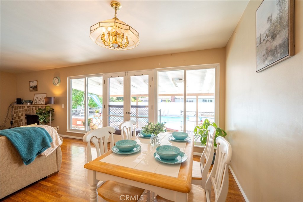 1534 W Edithia