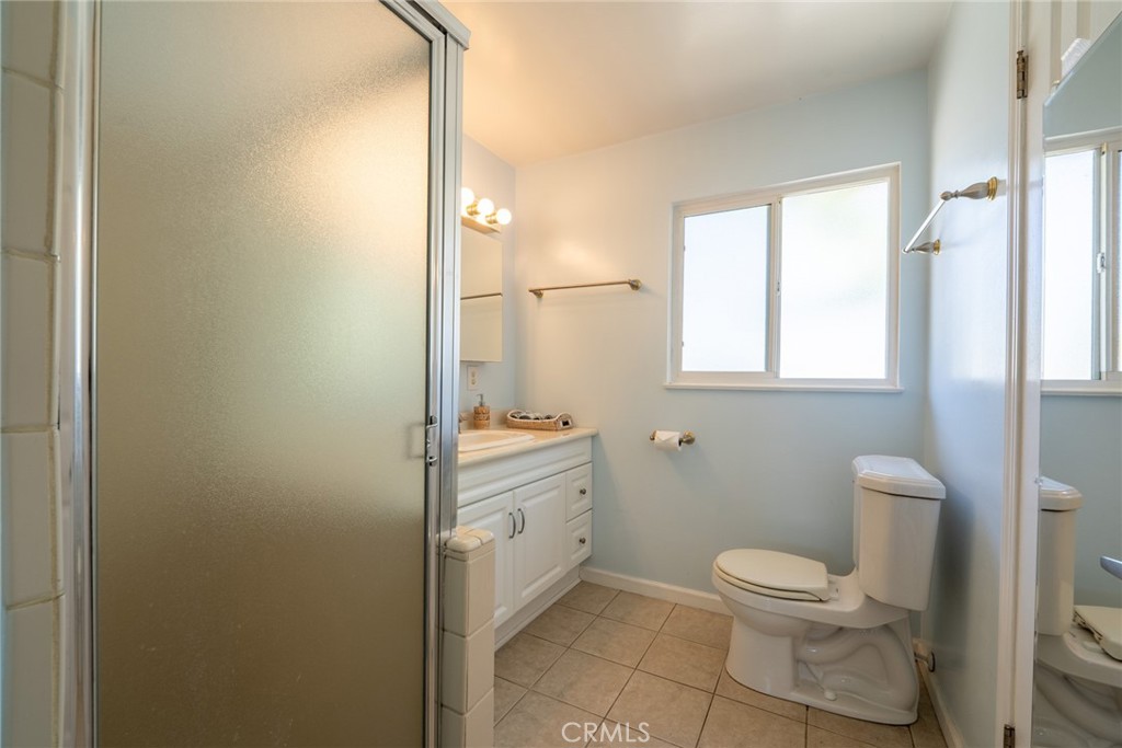 1534 W Edithia