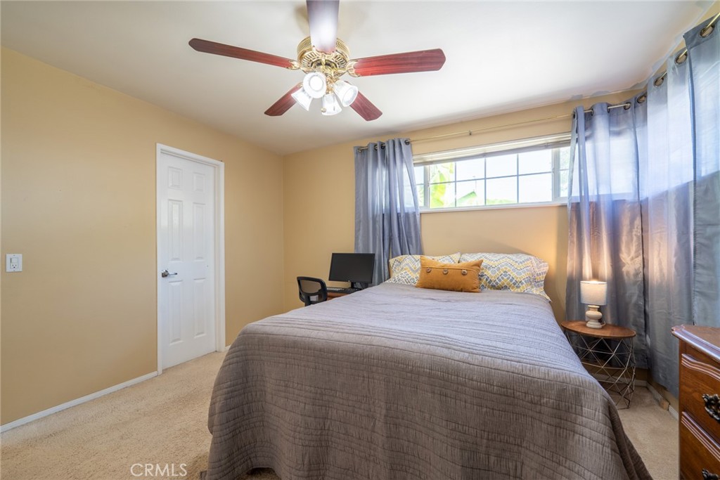 1534 W Edithia