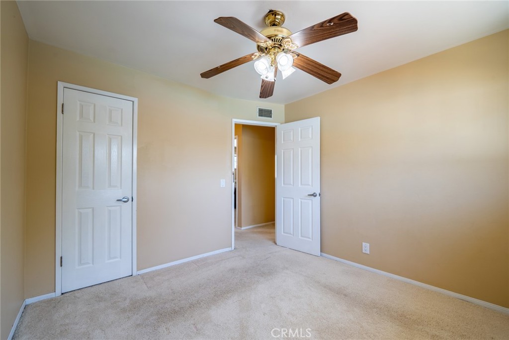 1534 W Edithia