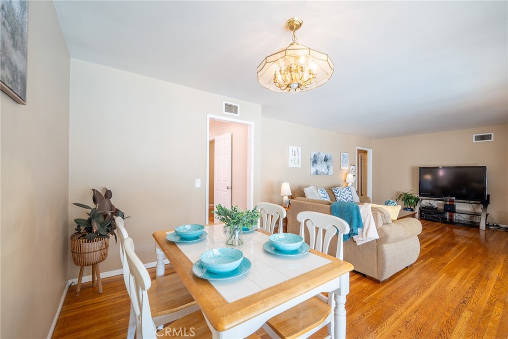 1534 W Edithia