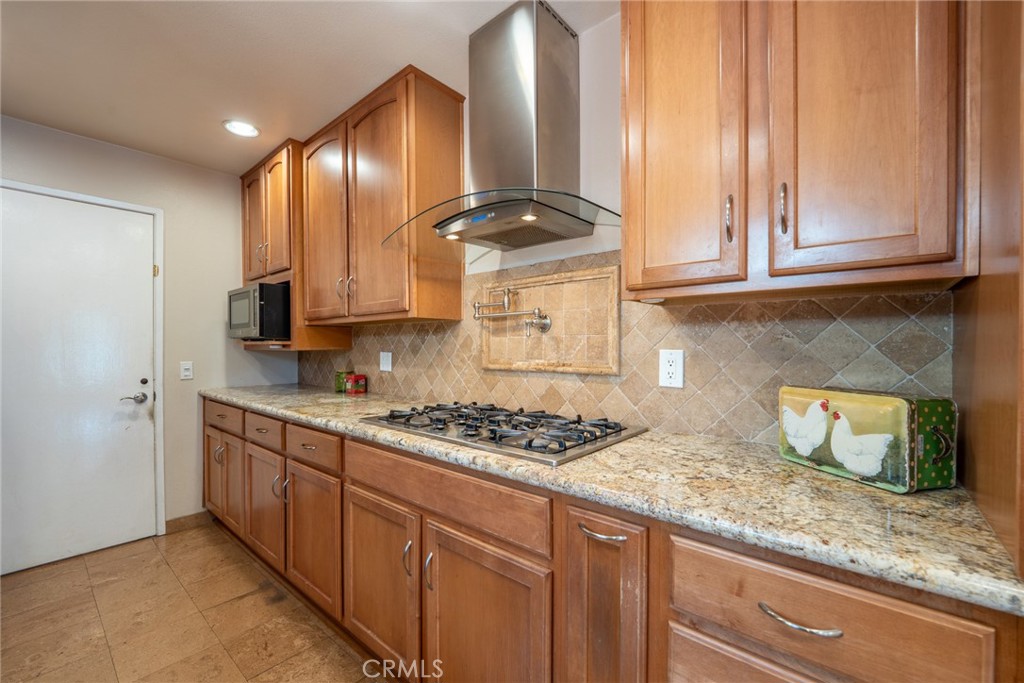 1534 W Edithia