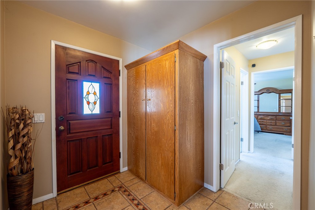 1534 W Edithia