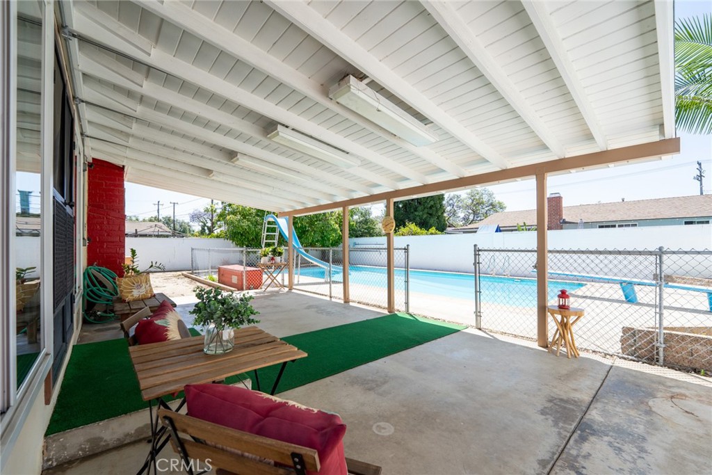 1534 W Edithia