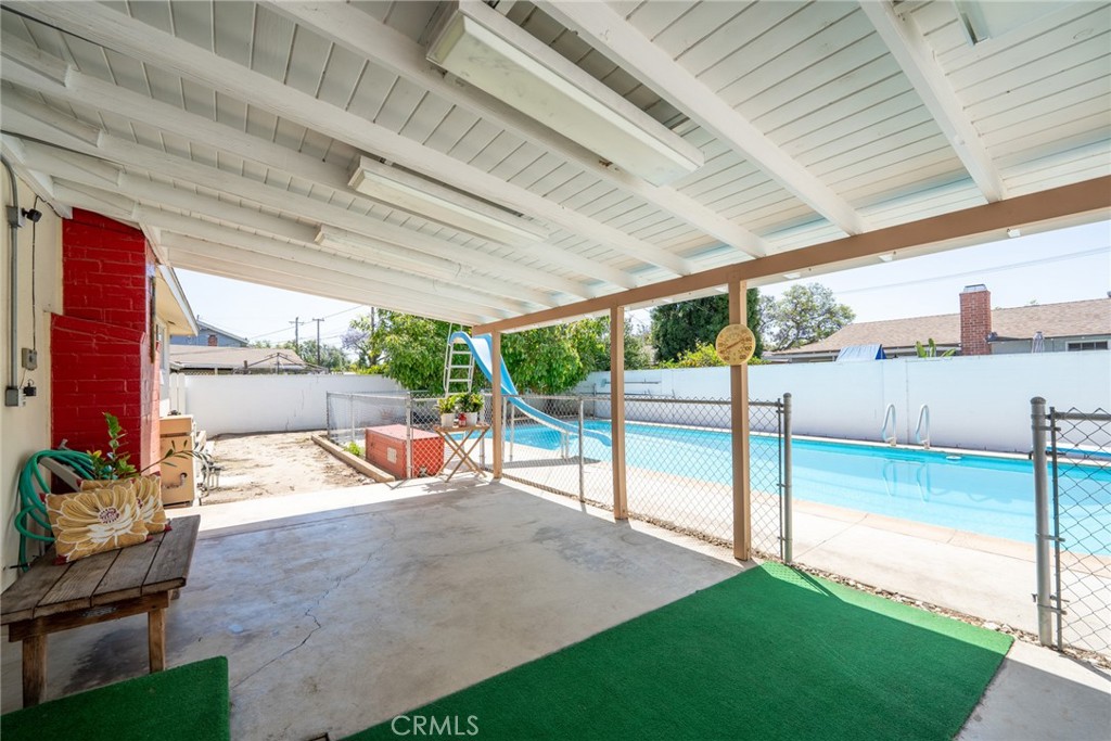 1534 W Edithia