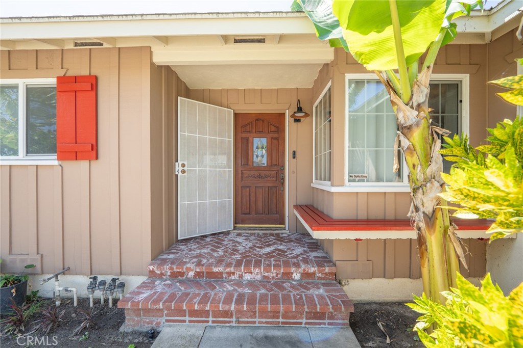 1534 W Edithia