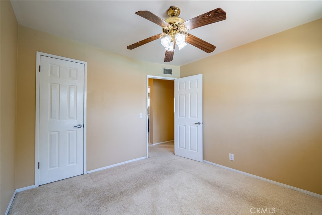 1534 W Edithia