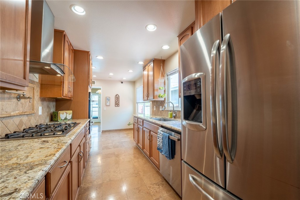 1534 W Edithia