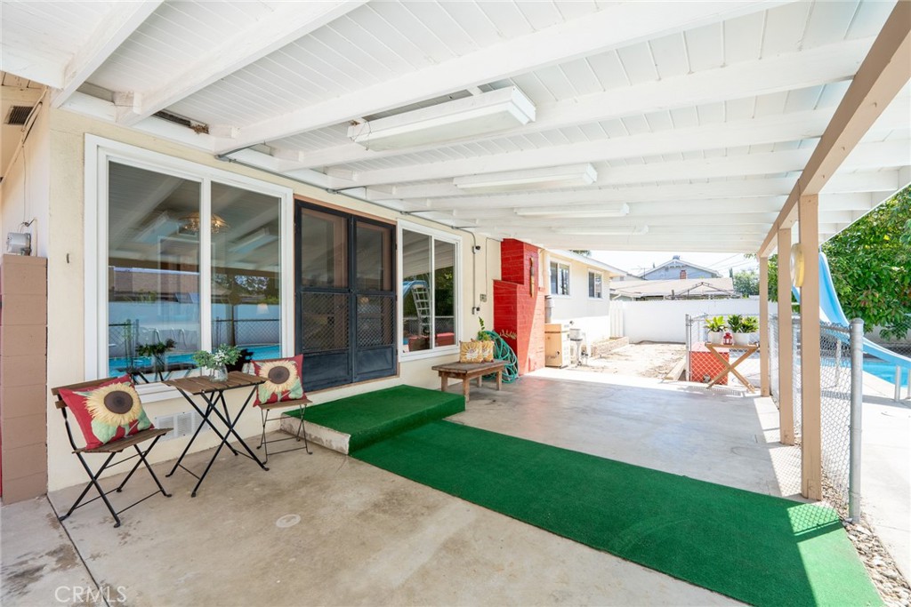 1534 W Edithia