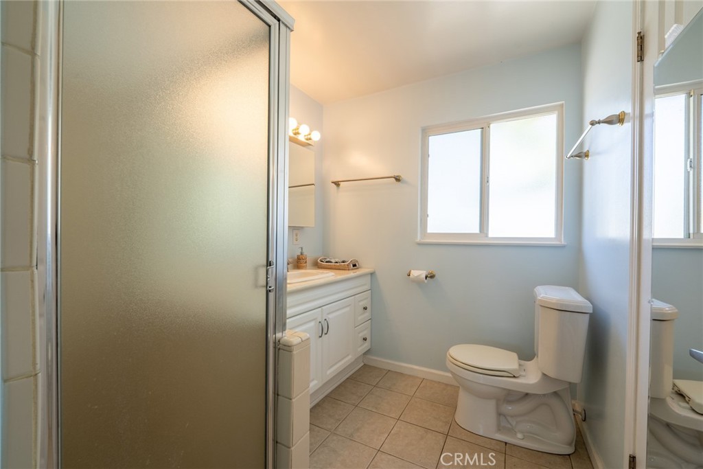 1534 W Edithia