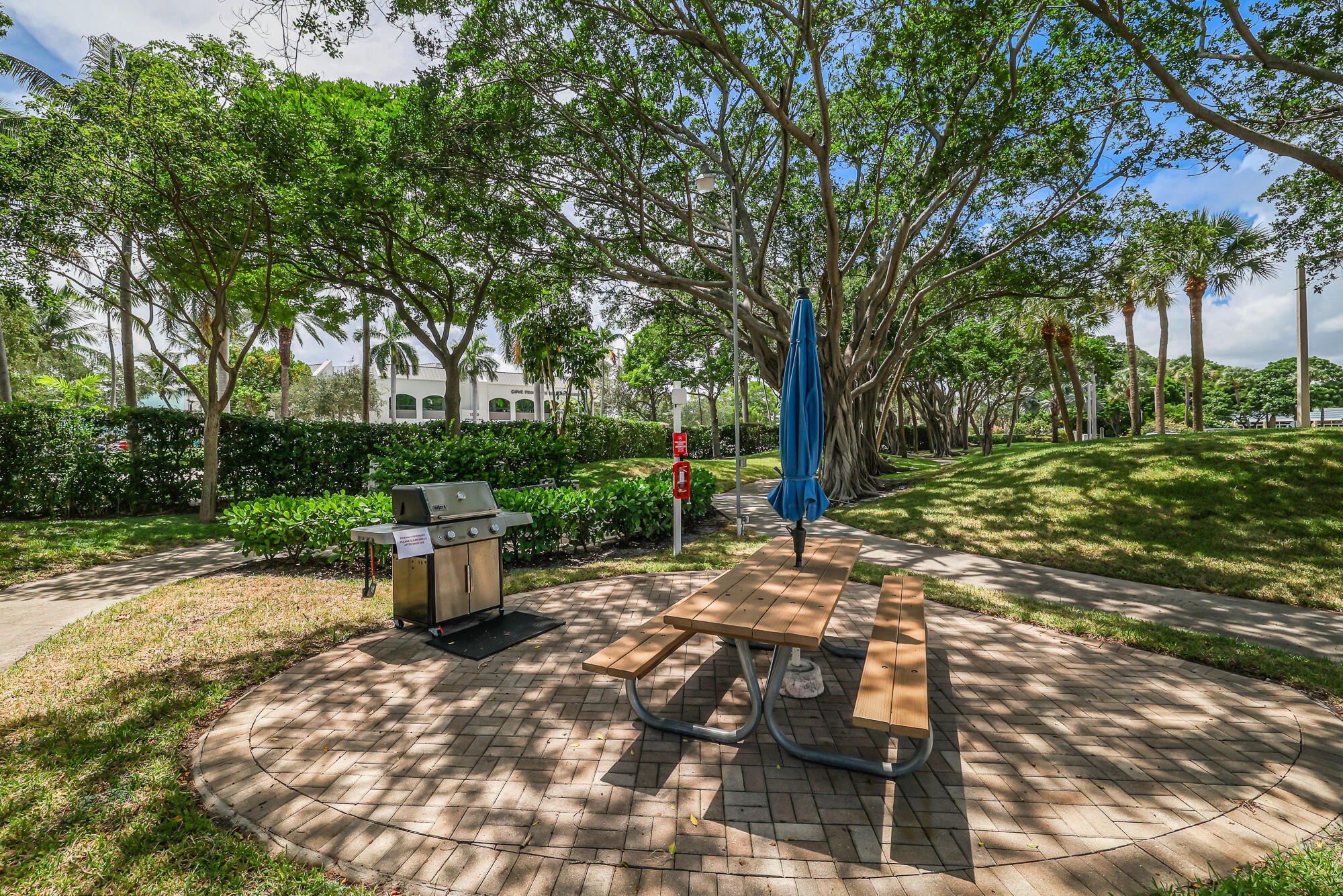 1523 E Hillsboro Boulevard 634