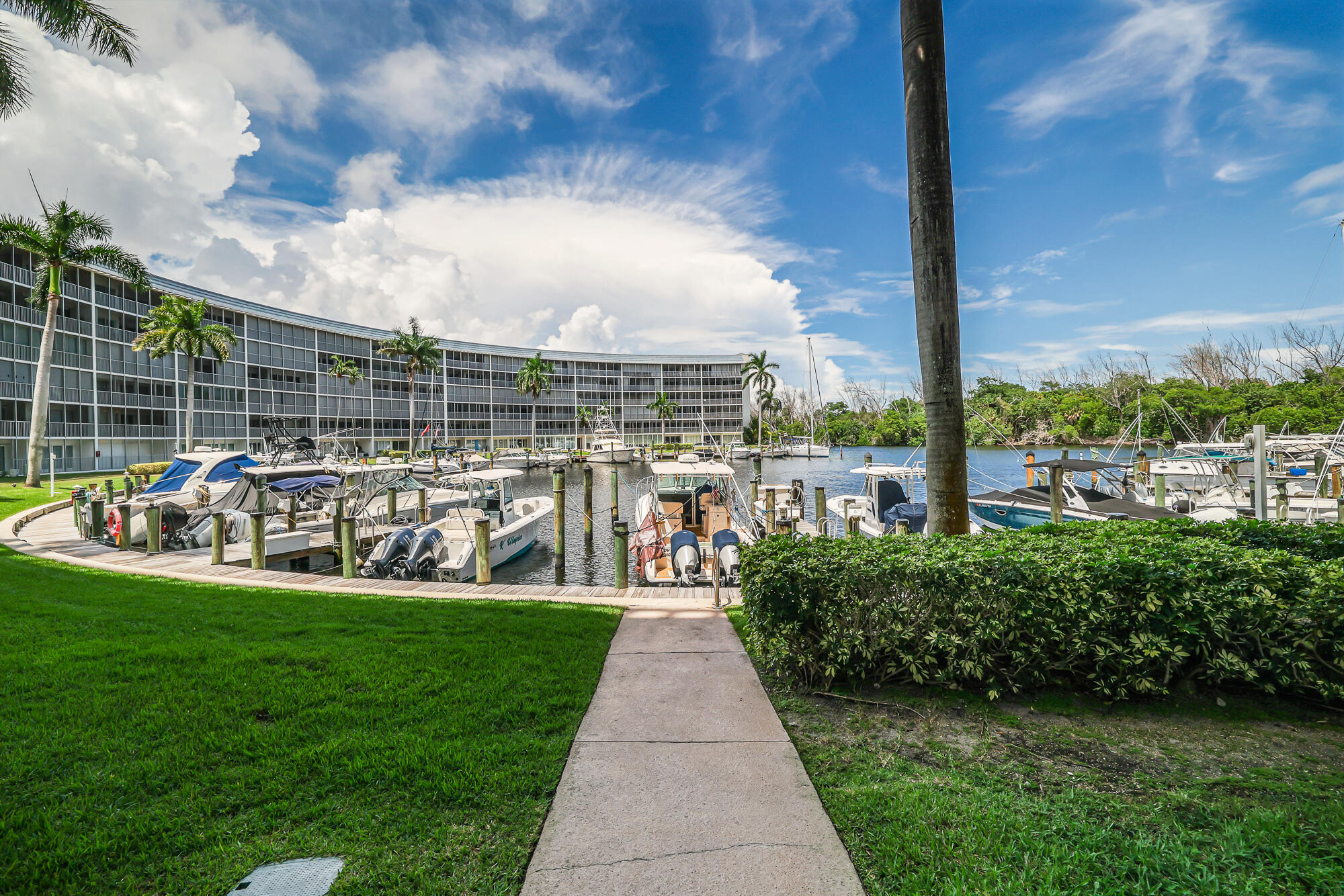 1523 E Hillsboro Boulevard 634