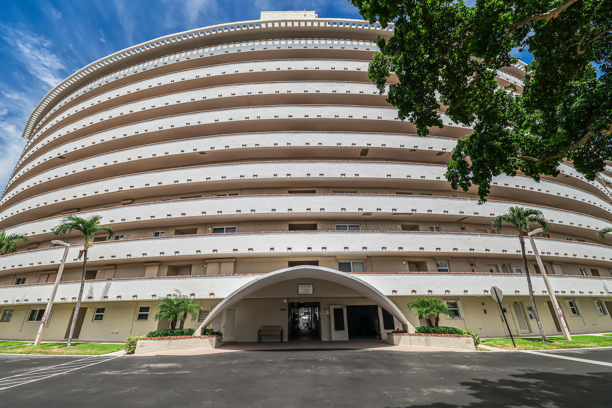 1523 E Hillsboro Boulevard 634