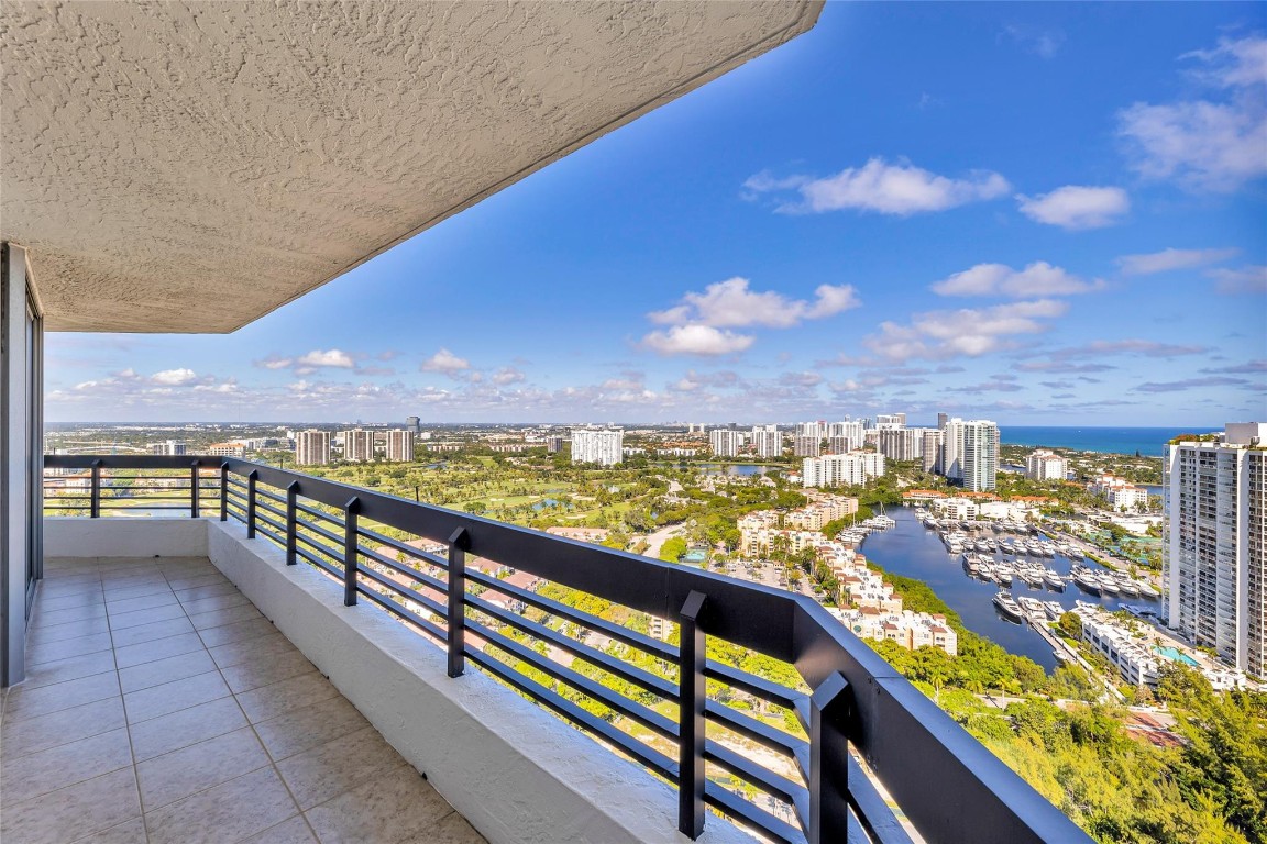 3500 Mystic Pointe Dr 3804