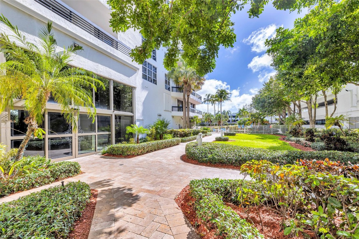 3500 Mystic Pointe Dr 3804