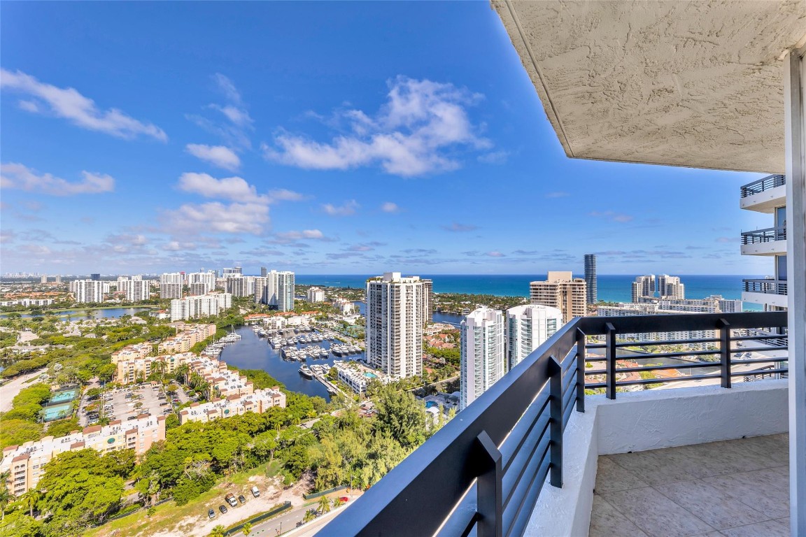 3500 Mystic Pointe Dr 3804