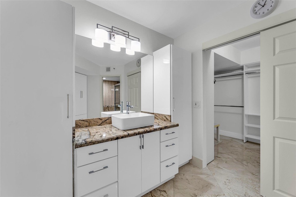 3500 Mystic Pointe Dr 3804