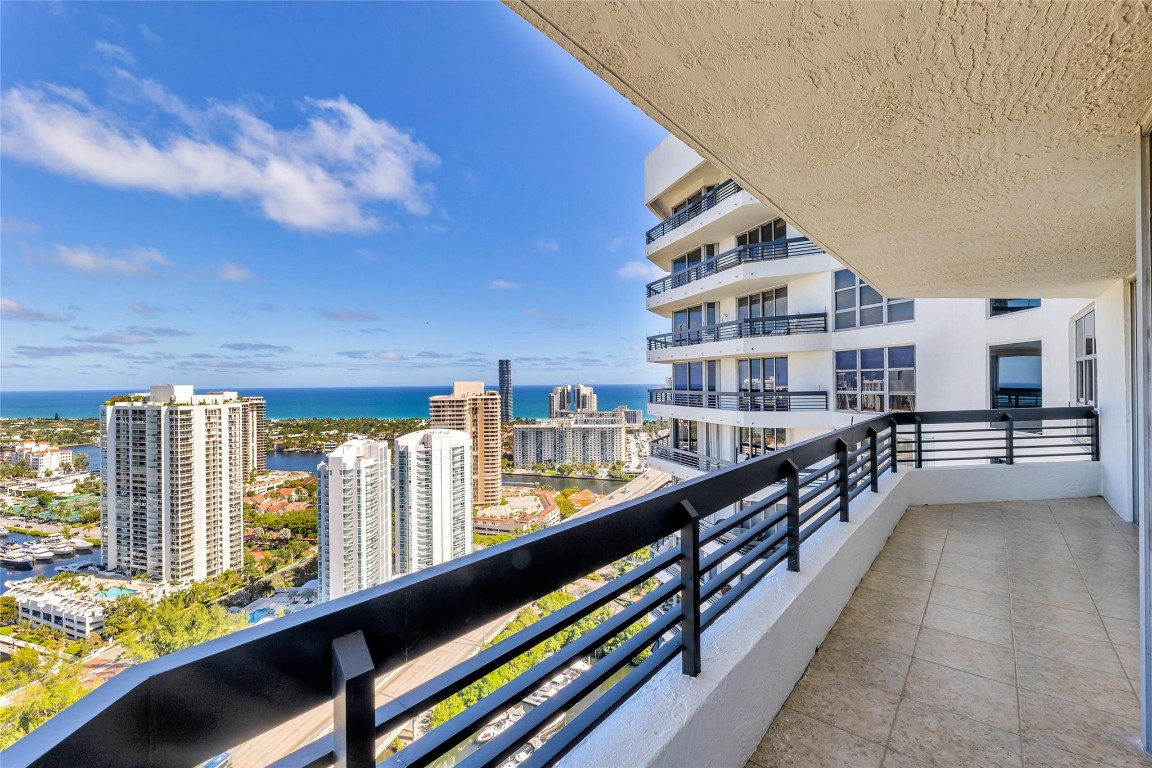 3500 Mystic Pointe Dr 3804