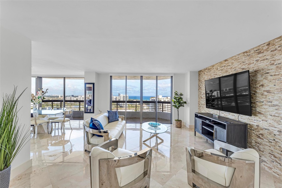 3500 Mystic Pointe Dr 3804