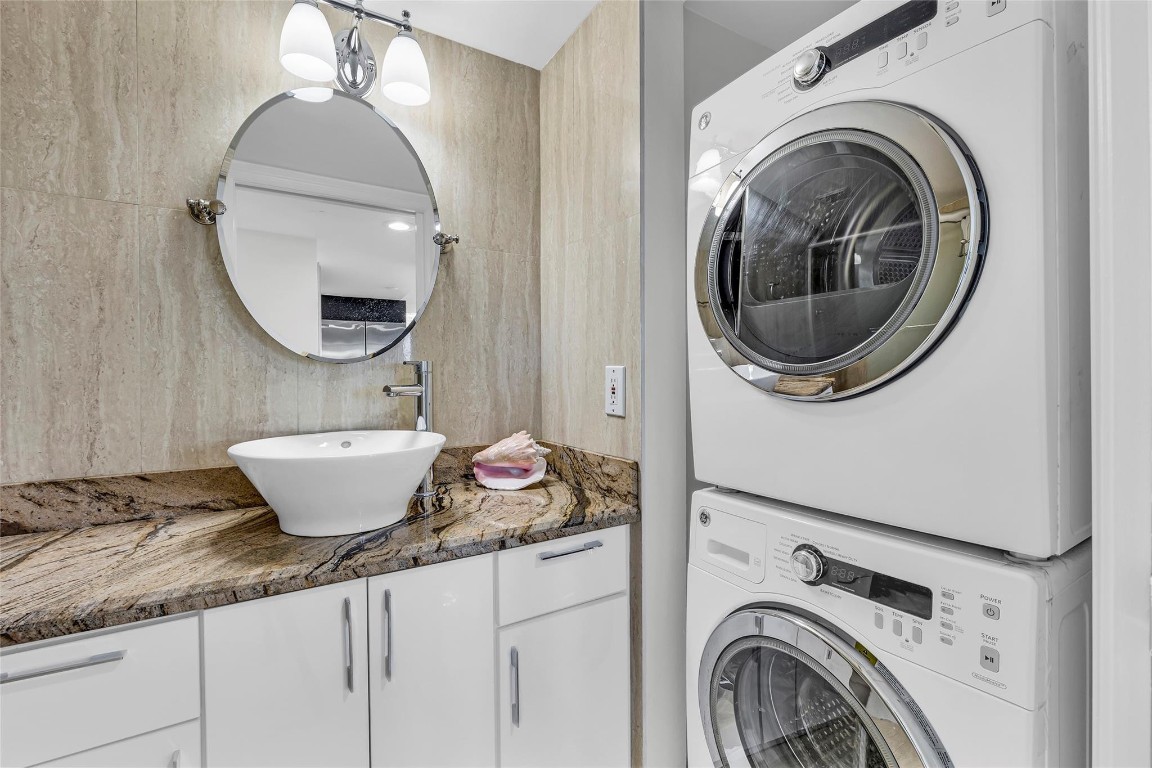 3500 Mystic Pointe Dr 3804