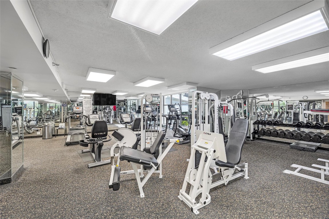 3500 Mystic Pointe Dr 3804