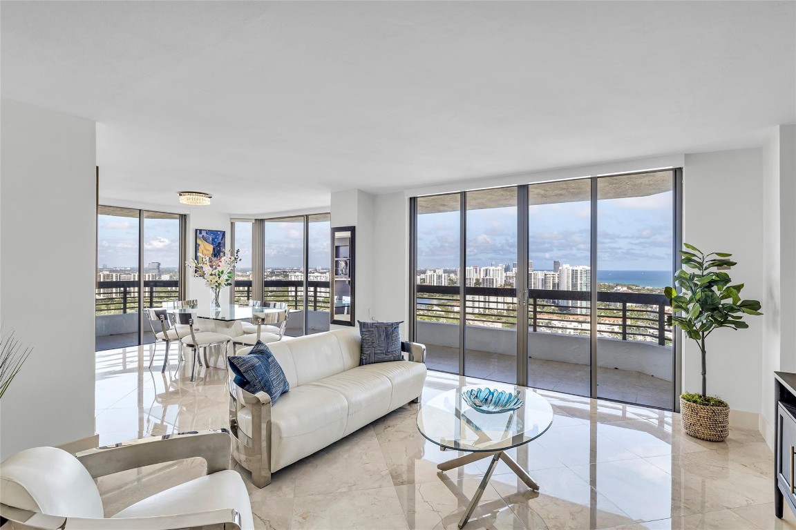 3500 Mystic Pointe Dr 3804