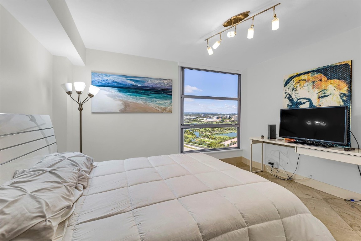 3500 Mystic Pointe Dr 3804