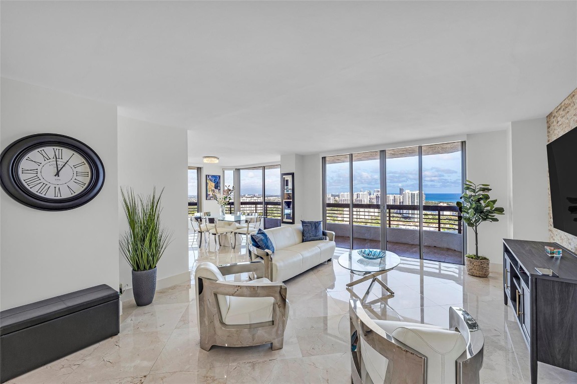 3500 Mystic Pointe Dr 3804