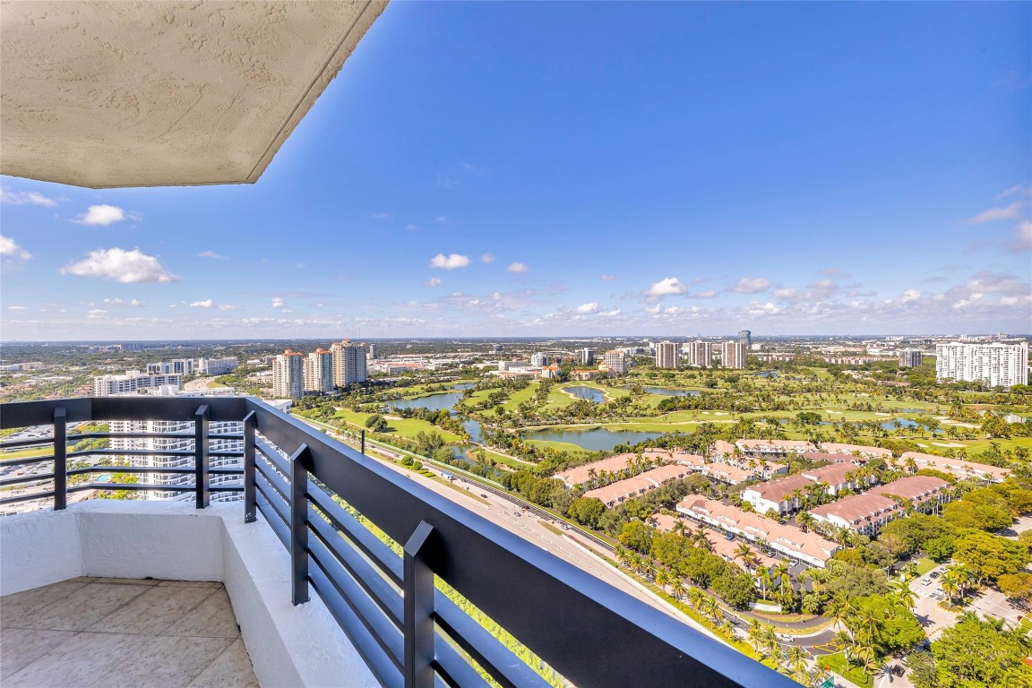 3500 Mystic Pointe Dr 3804