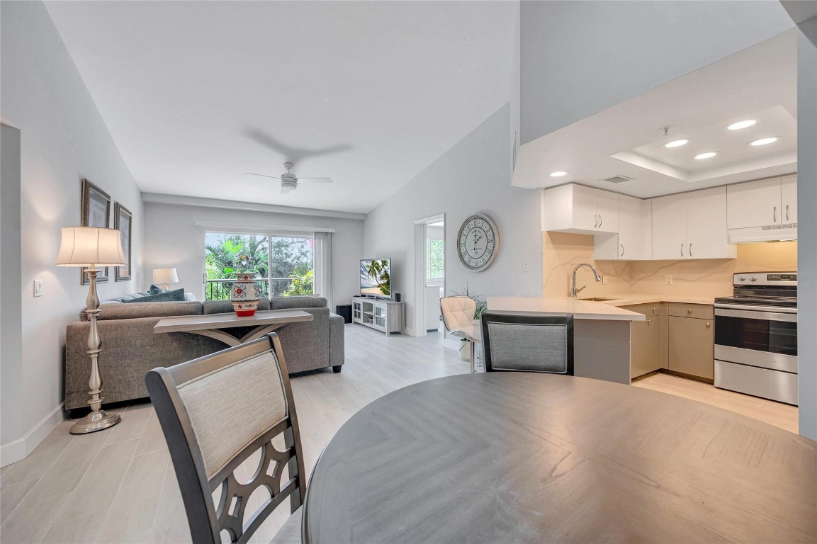 2119 SE 10th Ave 907