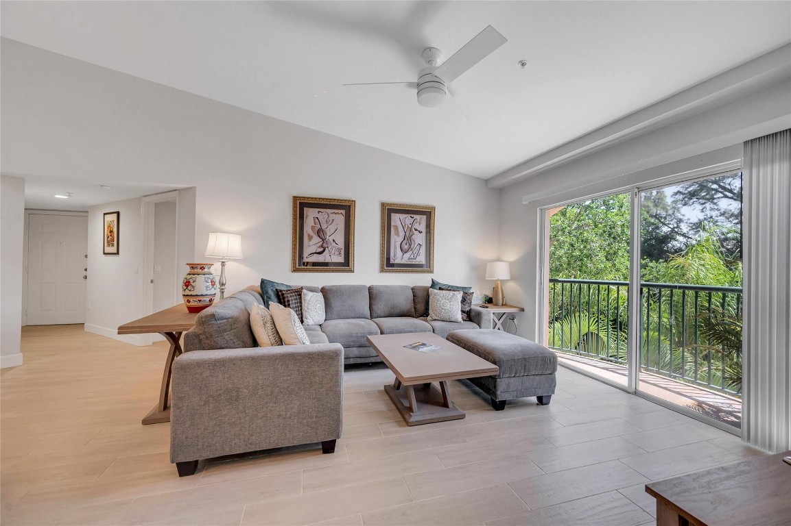 2119 SE 10th Ave 907