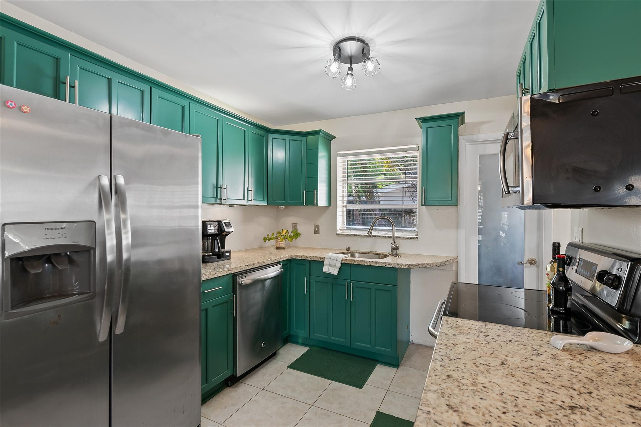 4050 NE 18th Ave