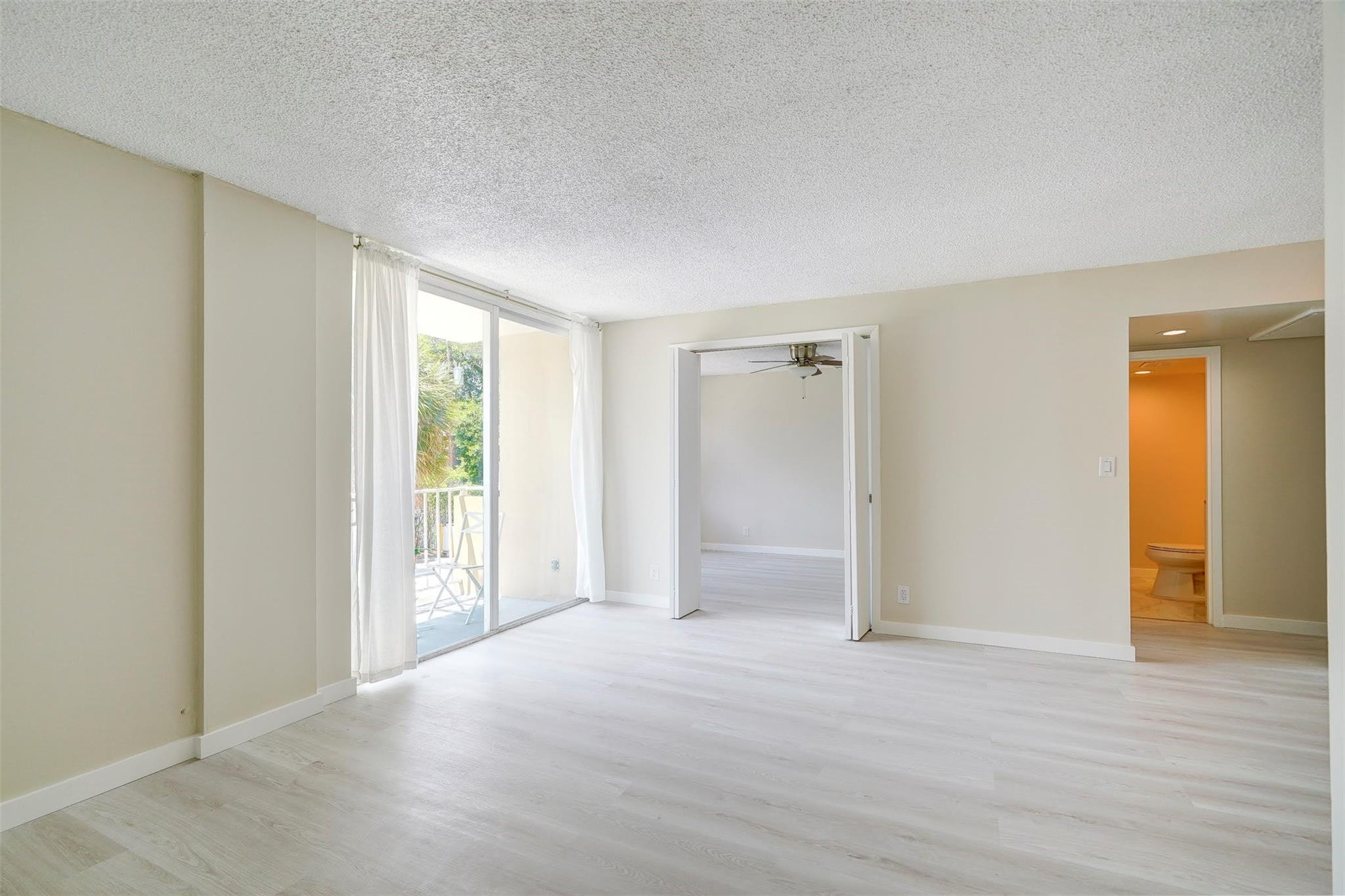 1050 SE 15th St 200